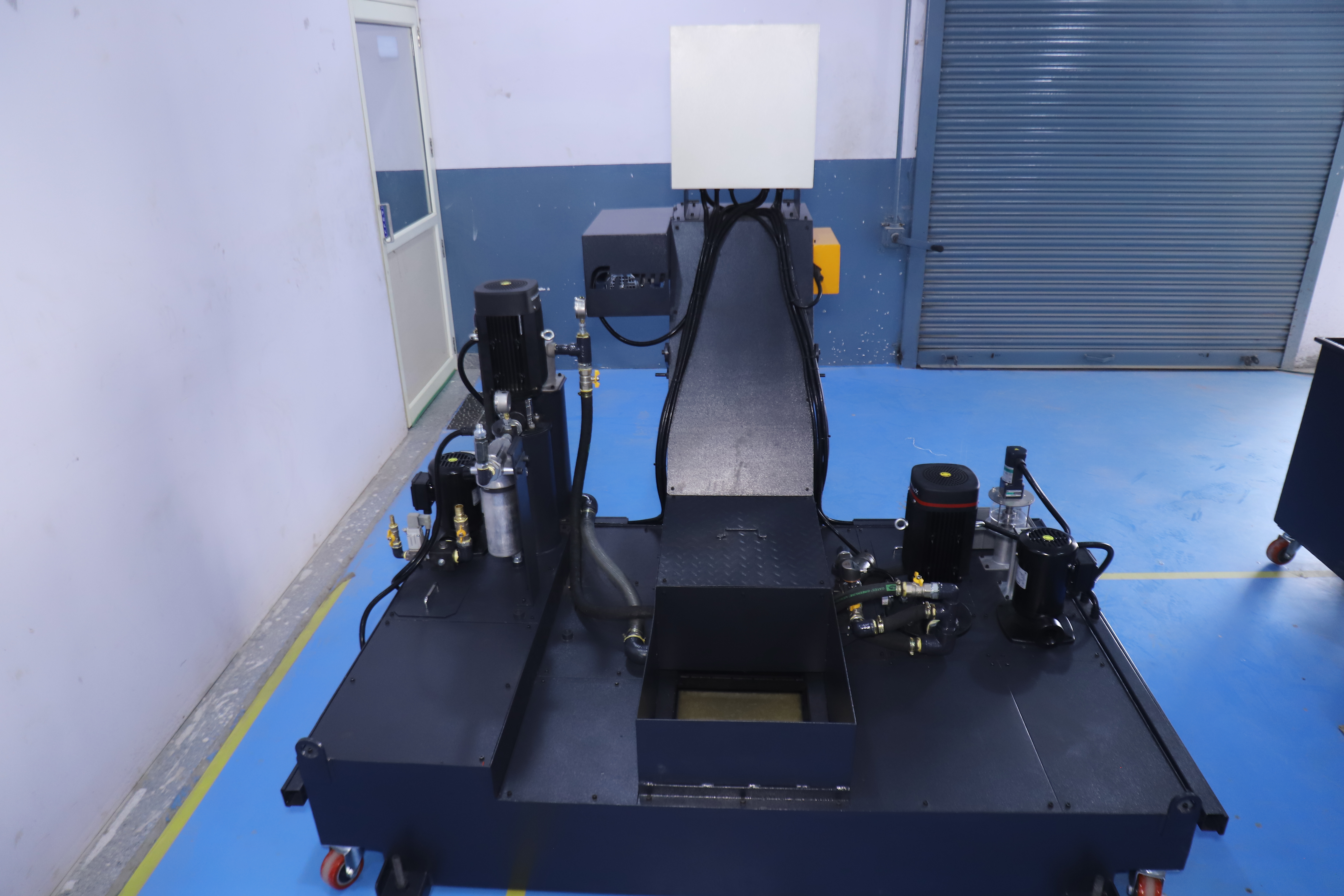 Standard + CTS + Cyclone + Chip Conveyor + Chiller Thumbnail